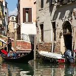 Residence Ca\' Foscolo