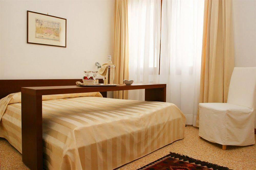 Ca' Foscolo Aparthotel 2*