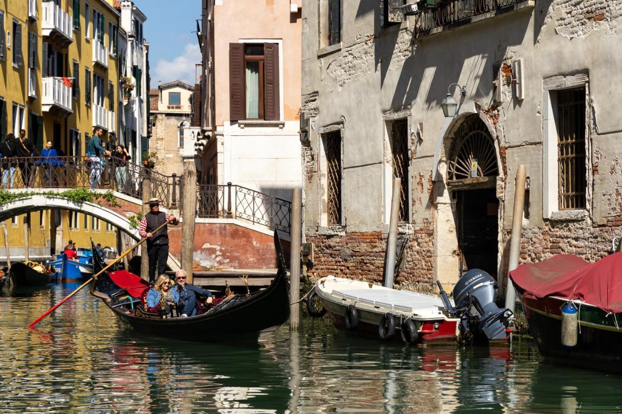Ca' Foscolo Apartahotel Venecia