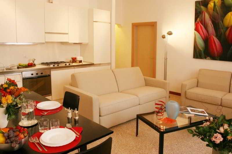 Ca' Foscolo Apartahotel 2*