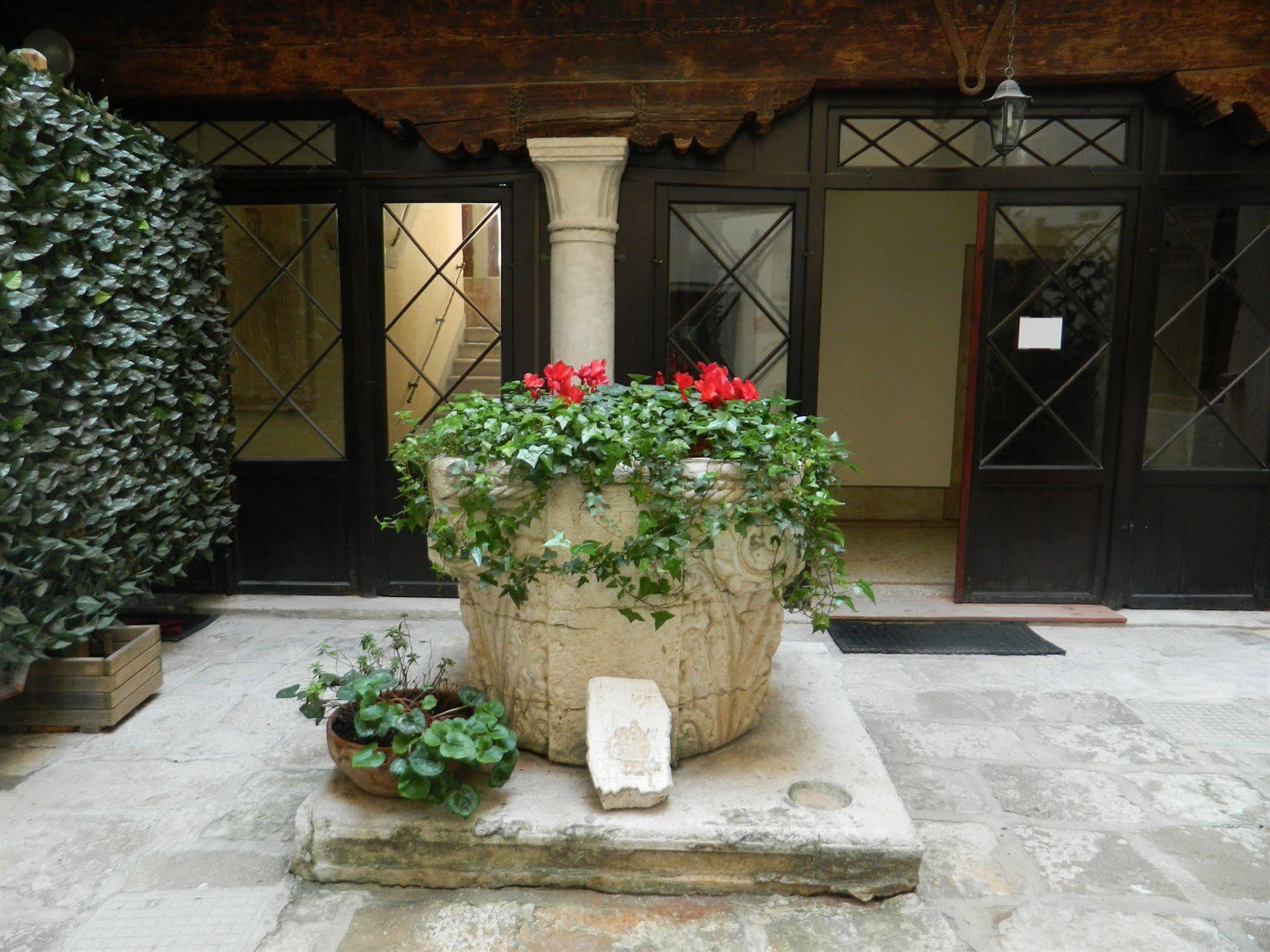 Ca' Foscolo Apartahotel
